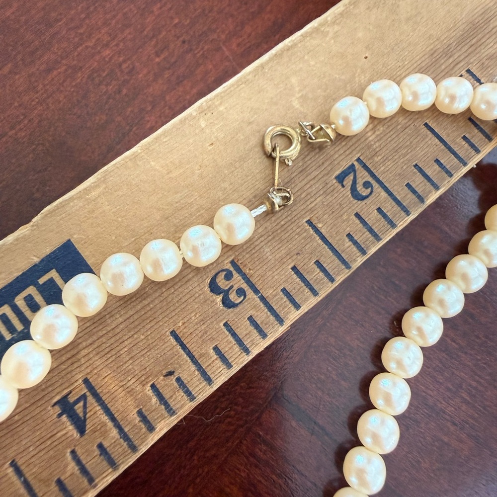 Vintage Faux Pearl Necklace - Picture 2 of 3